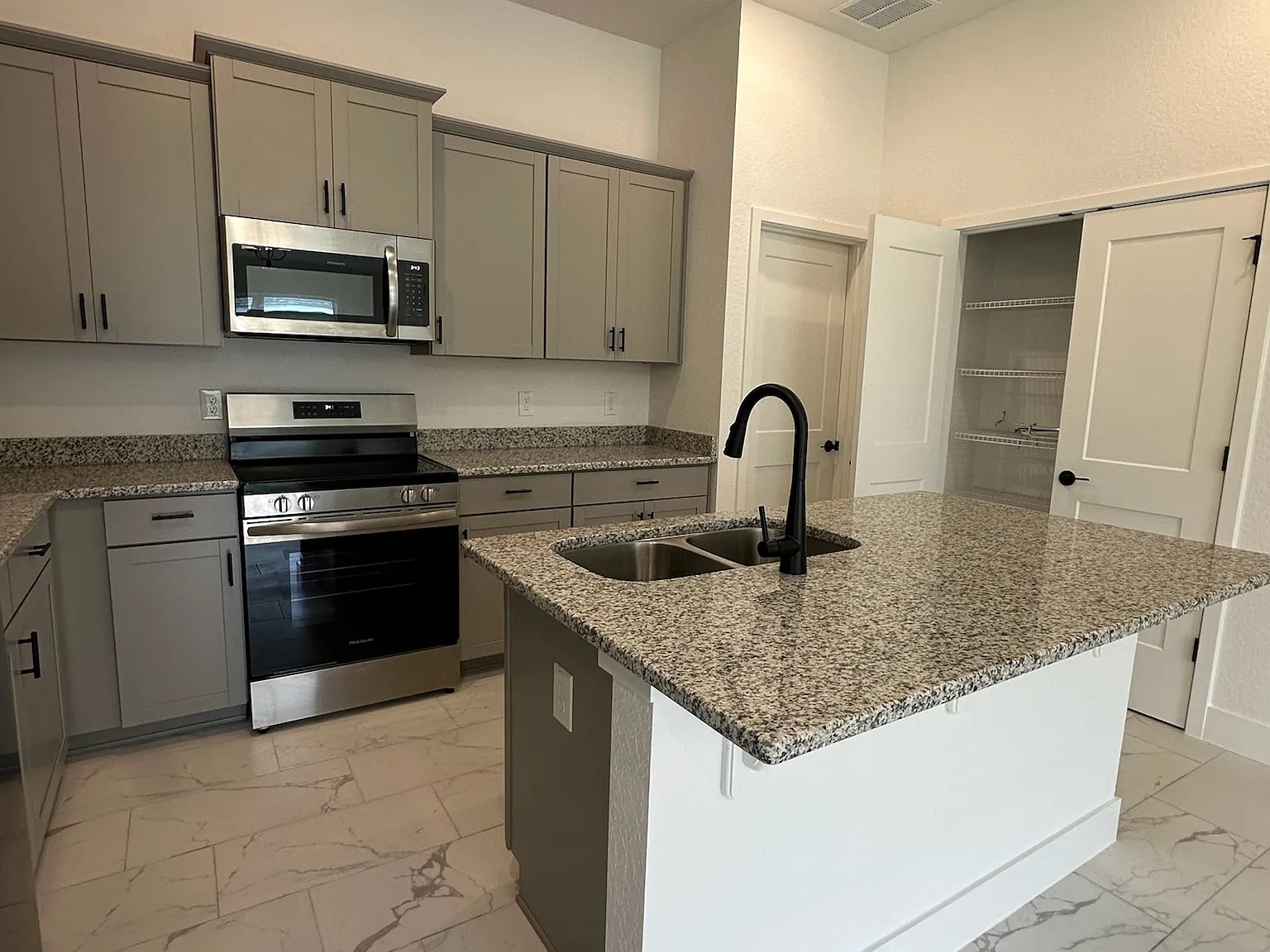 4 bed, 1635 sqft, $2,250 — Photo 2