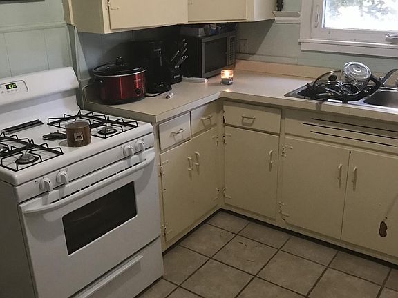 4th image of 1546 Delaware Ave