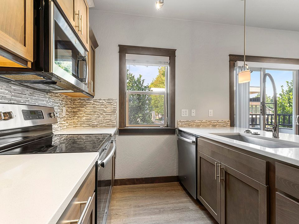 2BR, 2.5BA -744 SF