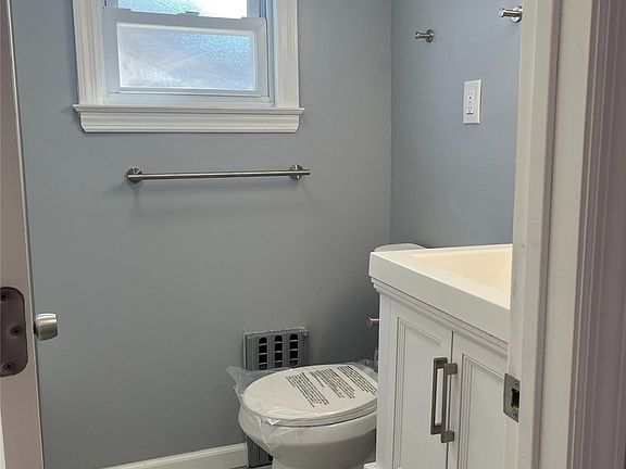 5th image of 18610 Hilburn Ave