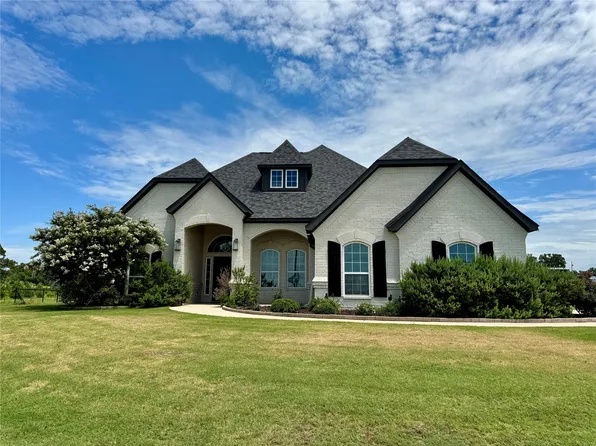 208 Grace Ln, Azle, TX 76020