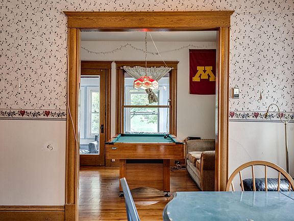 5th image of 3040 James Ave S #2