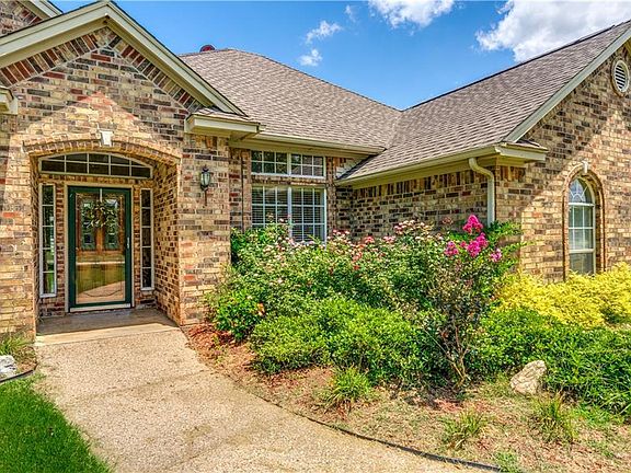 3rd image of 4876 Pebble Creek Dr