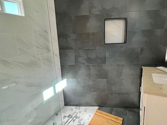 4th image of 7145 Mohawk St #3