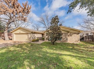 5401 Parliament Dr, Arlington, TX 76017