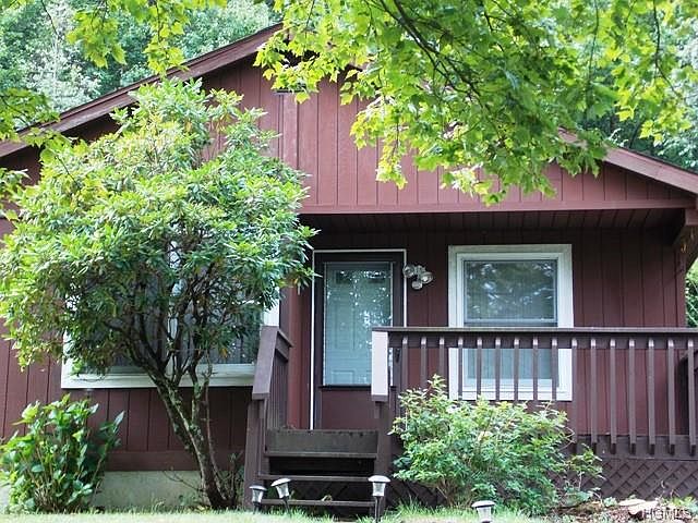 1st image of 33 Timber Hill Ln