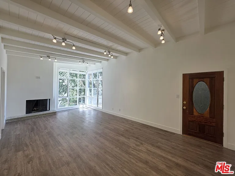 1635 S Beverly Glen Blvd #6 — Photo 29