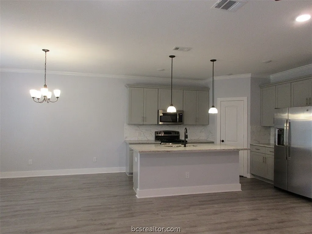 4 bed, 4.5 bath, 1929 sqft, $1,880 — Photo 3
