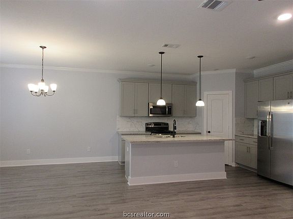 3rd image of 2104 Crescent Pointe Pkwy
