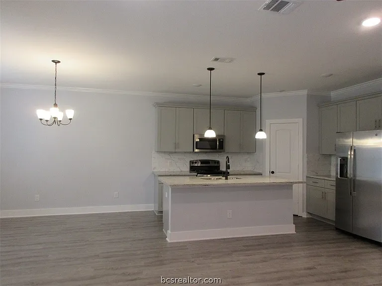 2104 Crescent Pointe Pkwy — Photo 3