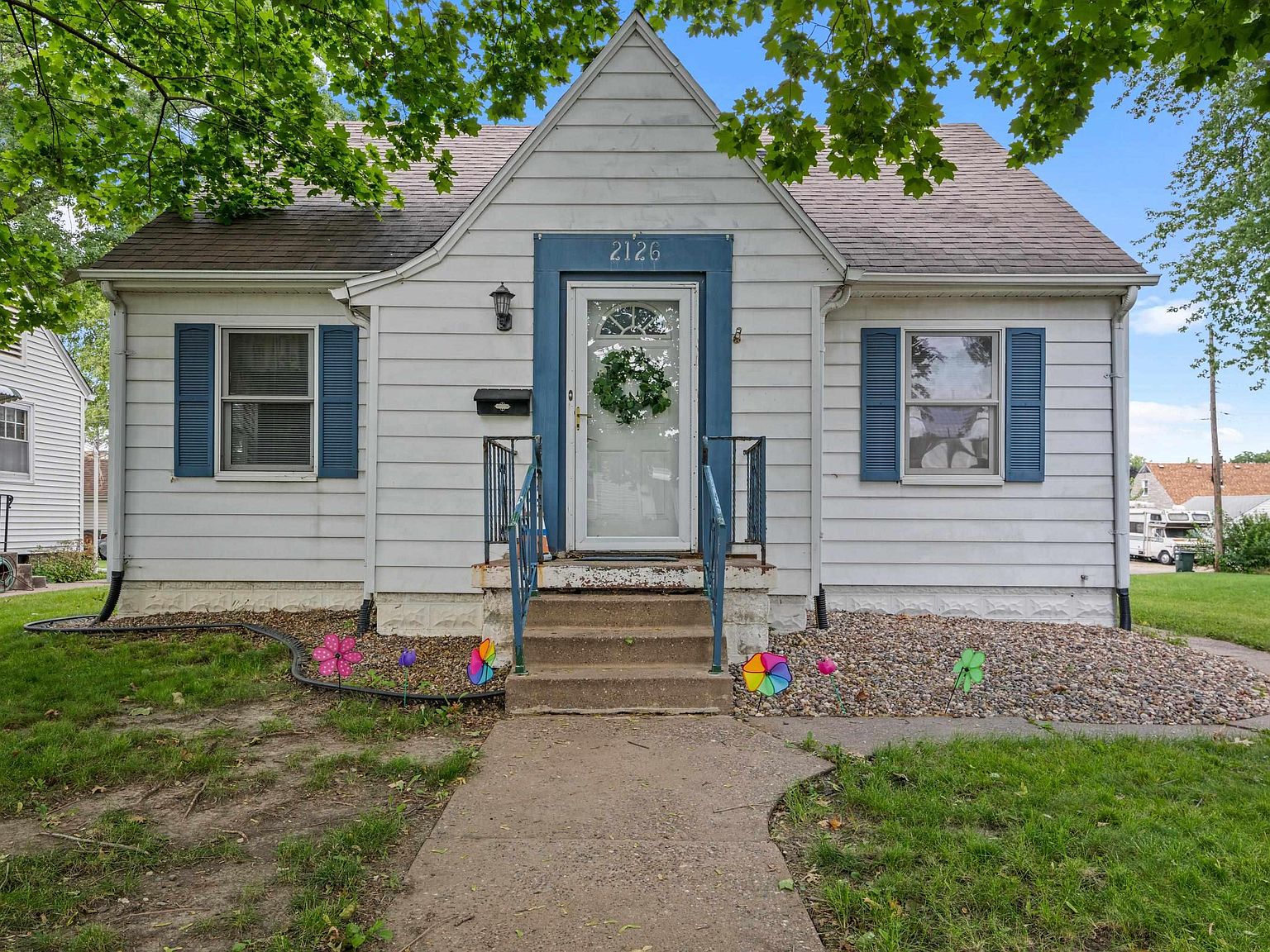 2126 W 18th St, Davenport, IA 52804 Zillow