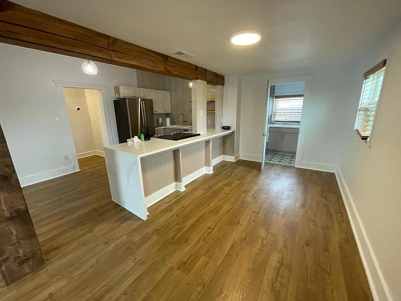 4913 Avenue O 1/2 — Photo 3