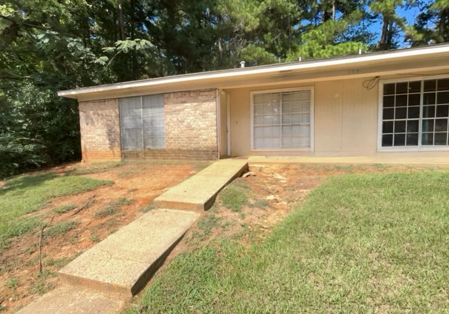 2 bed, 967 sqft, $895 — Photo 1