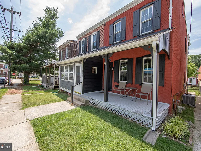 540 S Adams St — Photo 3
