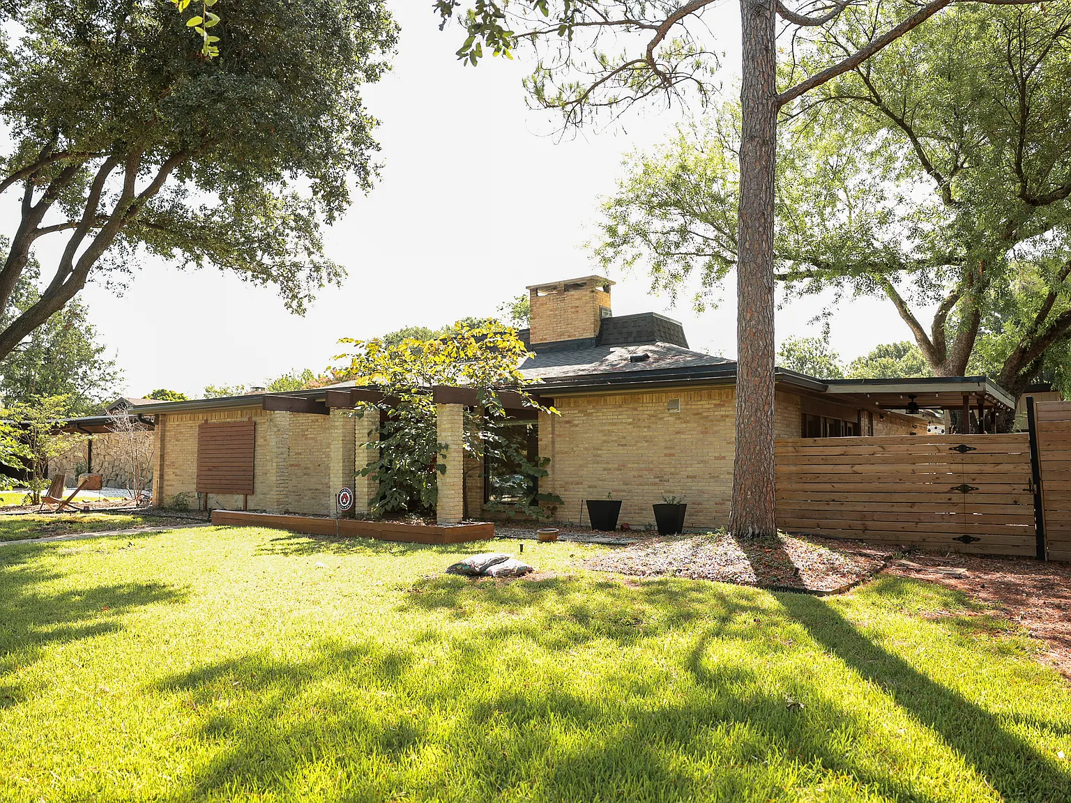 3 bed, 1885 sqft, $3,100 — Photo 3