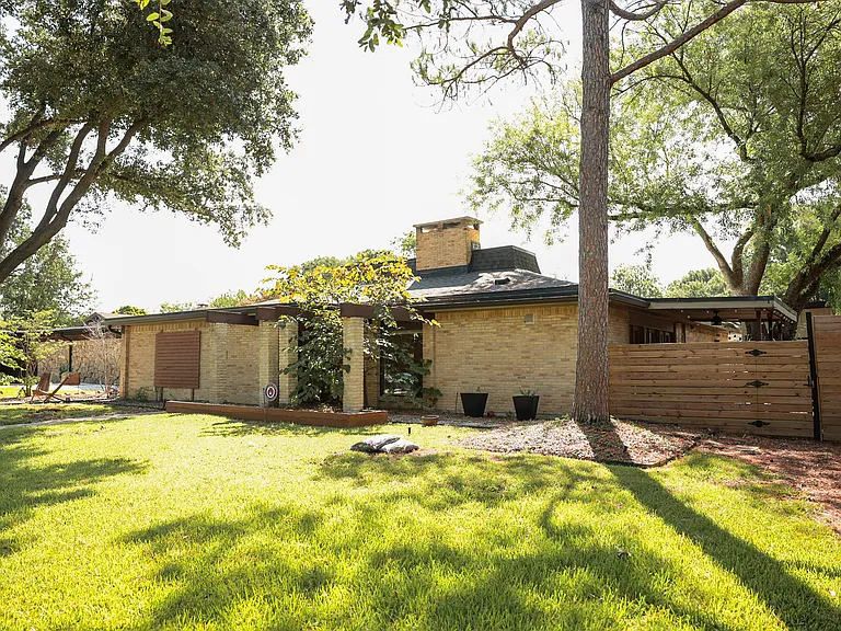 2937 Forest Hills Ln — Photo 3