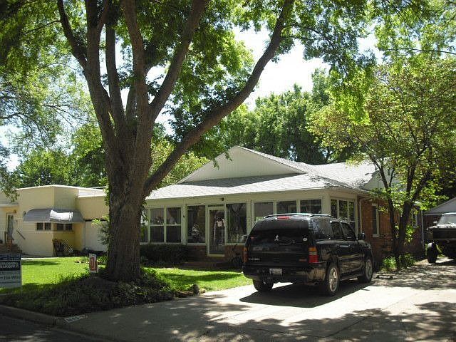 2nd image of 1605 Hillcrest Dr