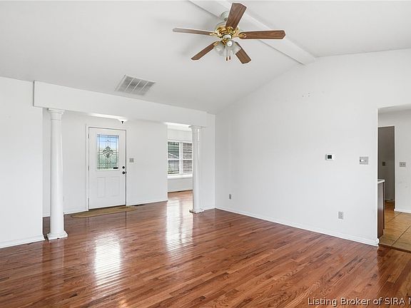 3rd image of 40 Country Manor Boulevard