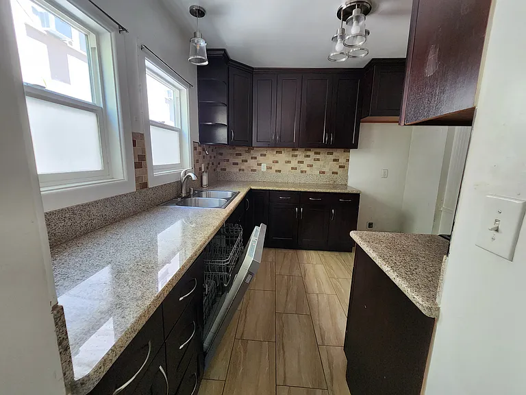 1544 S Van Ness Ave — Photo 15