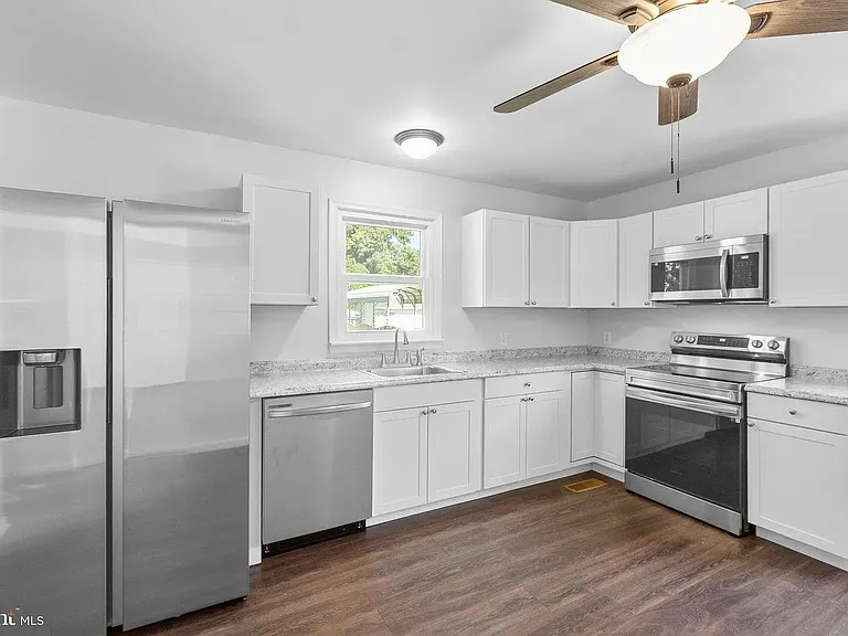 415 Hamilton St — Photo 11