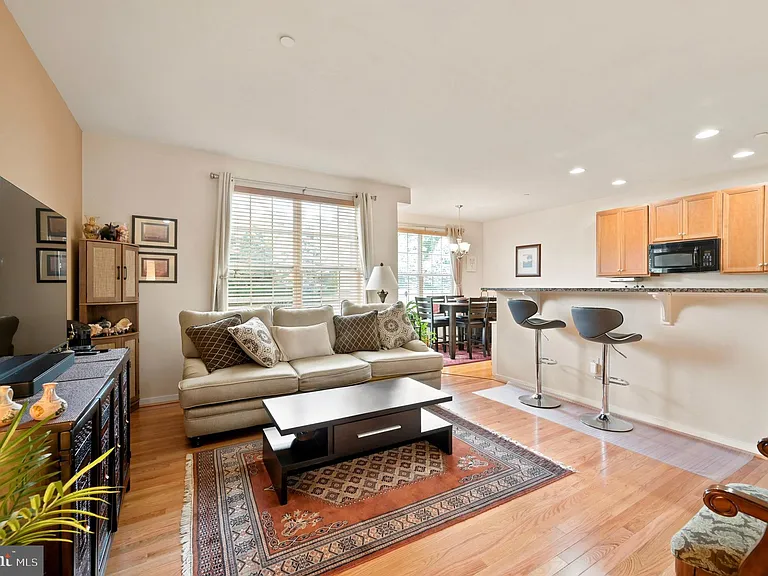 4437 Driftwood Dr — Photo 5