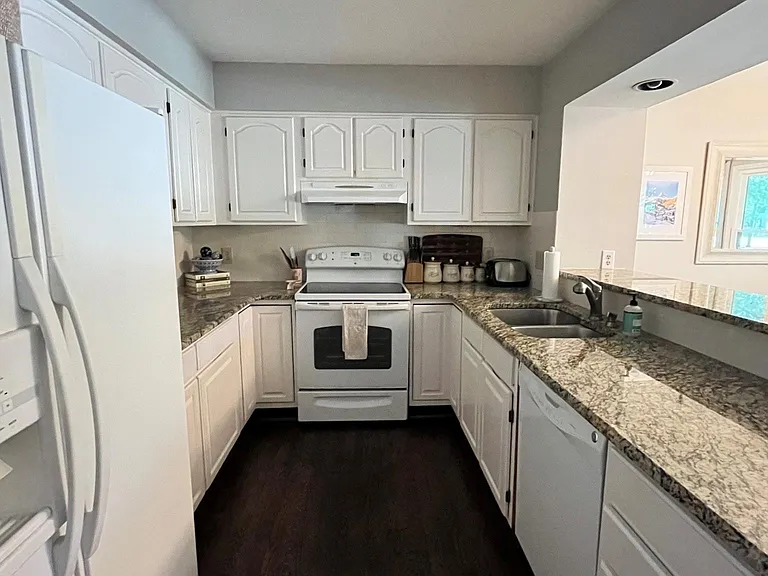 803 Lexington Ave — Photo 10