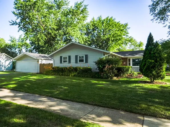 230 Fleetwood Ln, Elk Grove Village, IL 60007