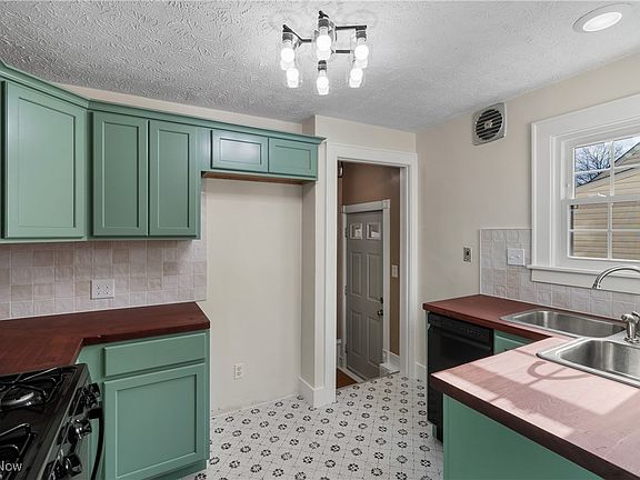 4th image of 1220 Ellwood Ave SW