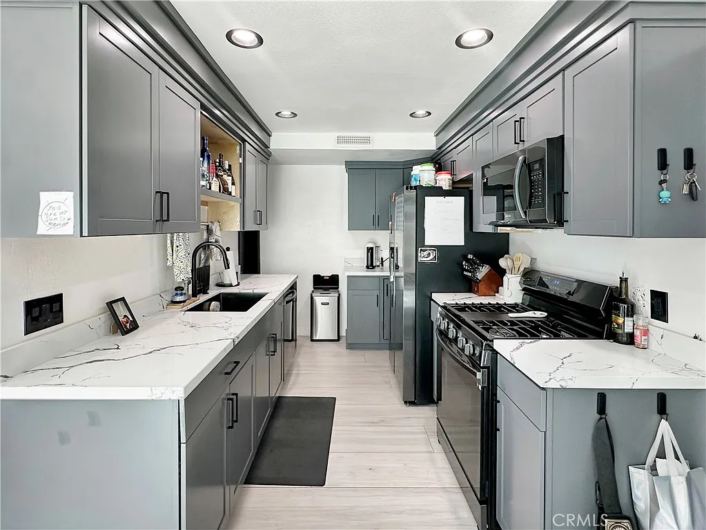 3 bed, 1.5 bath, 1158 sqft, $3,500 — Photo 4