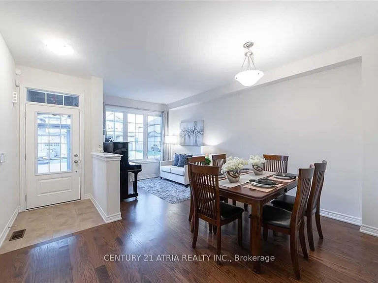 58 Mondial Cres — Photo 3