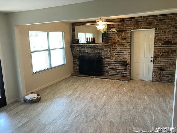 5th image of 247 Basswood Dr