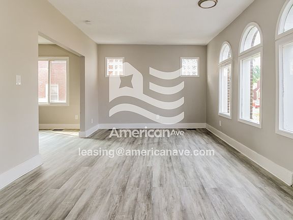 1504417_002_living_room_13842409.jpg