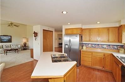 5th image of 7712 75th Dr NE