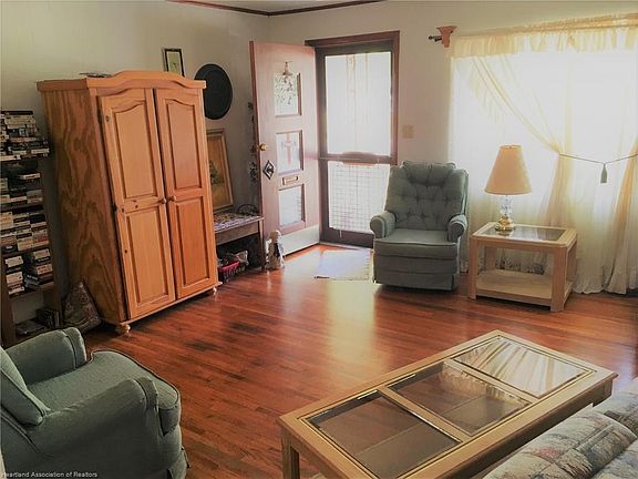 3rd image of 605 Woodlawn Dr