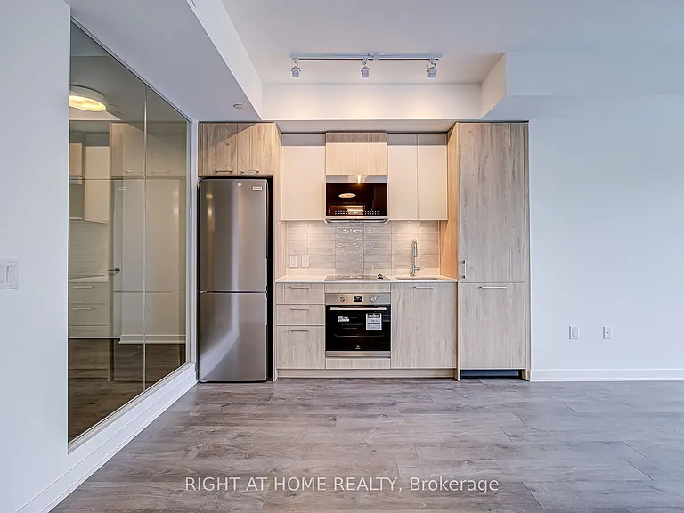 10 Oak St #907 — Photo 1