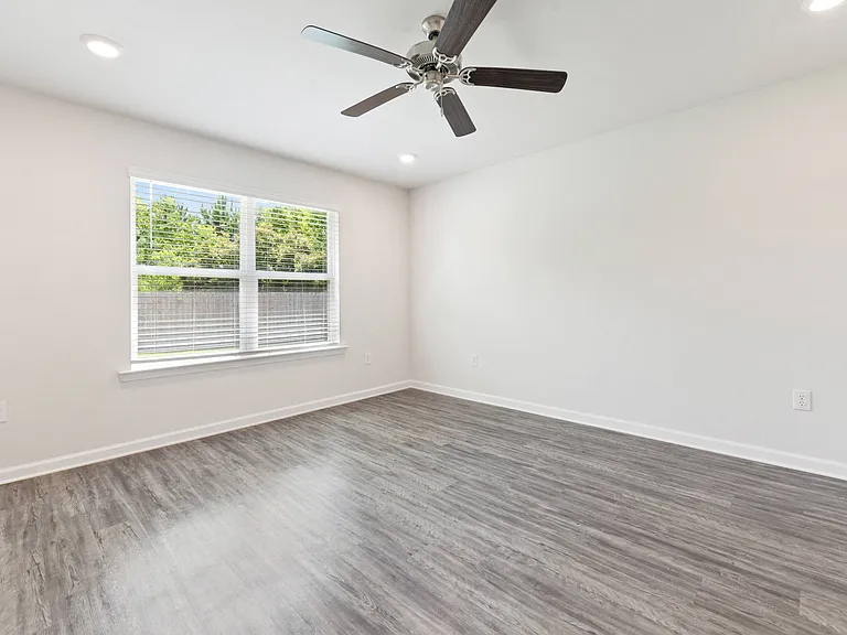 Emerald Lakes South — Photo 23