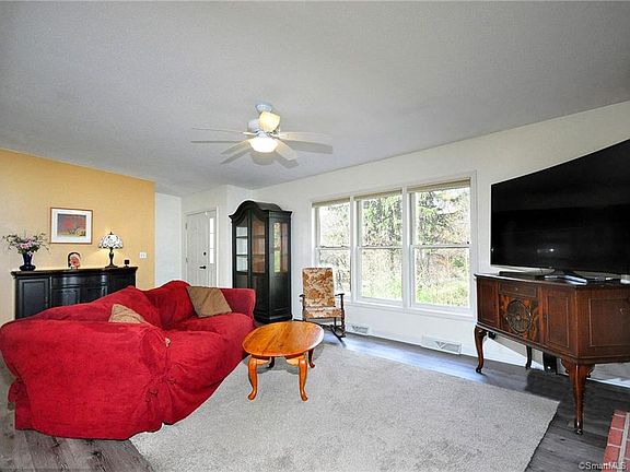 4th image of 12 Maple Hill Dr