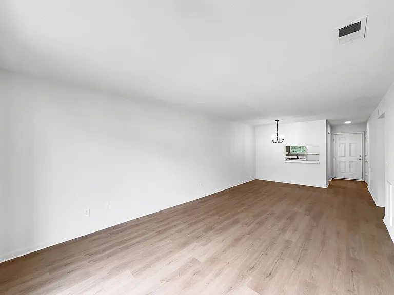 Chateau Orleans Apartments — Photo 63