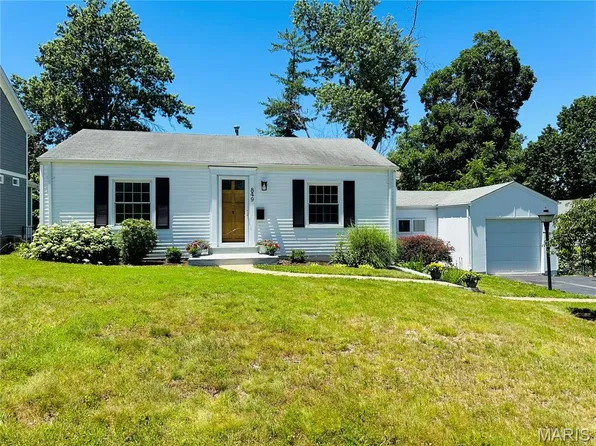 849 Glendower Dr, Saint Louis, MO 63122