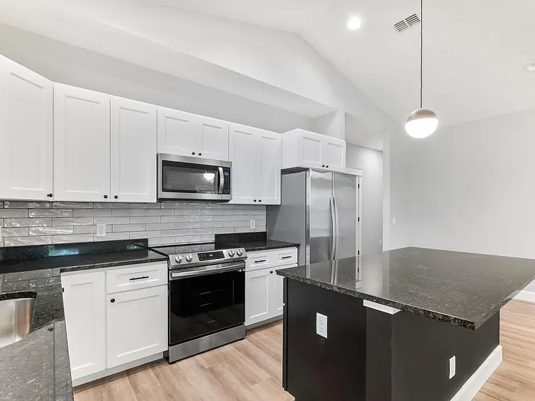 631 Oakland Ave — Photo 9