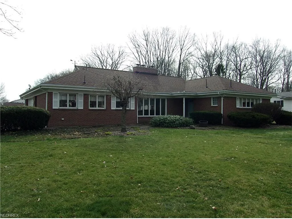 311 Wainwood Dr SE photo 1