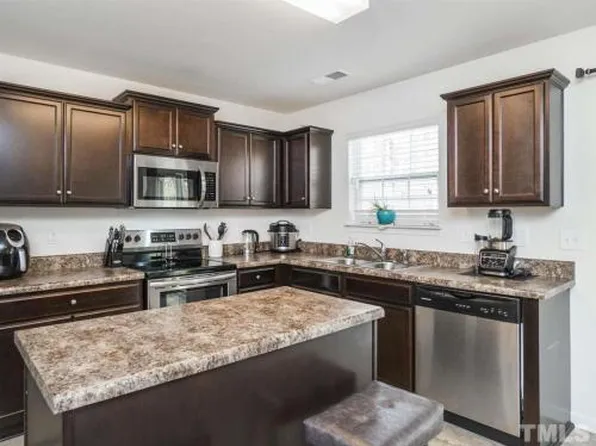 1926 Porter Hill Dr, Whitsett, NC 27377