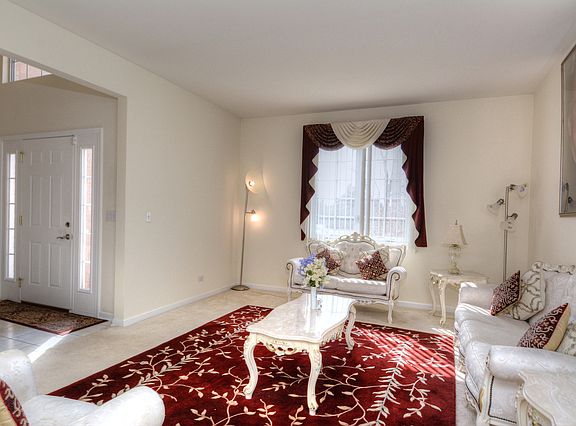 2nd image of 425 W Dorchester Ave