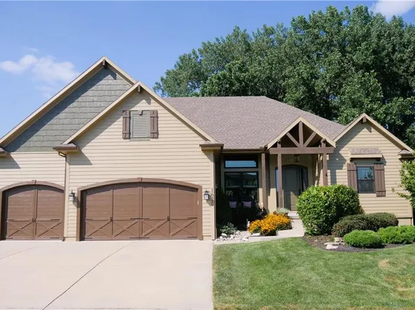 1620 SW Napa Valley Dr, Lees Summit, MO 64082