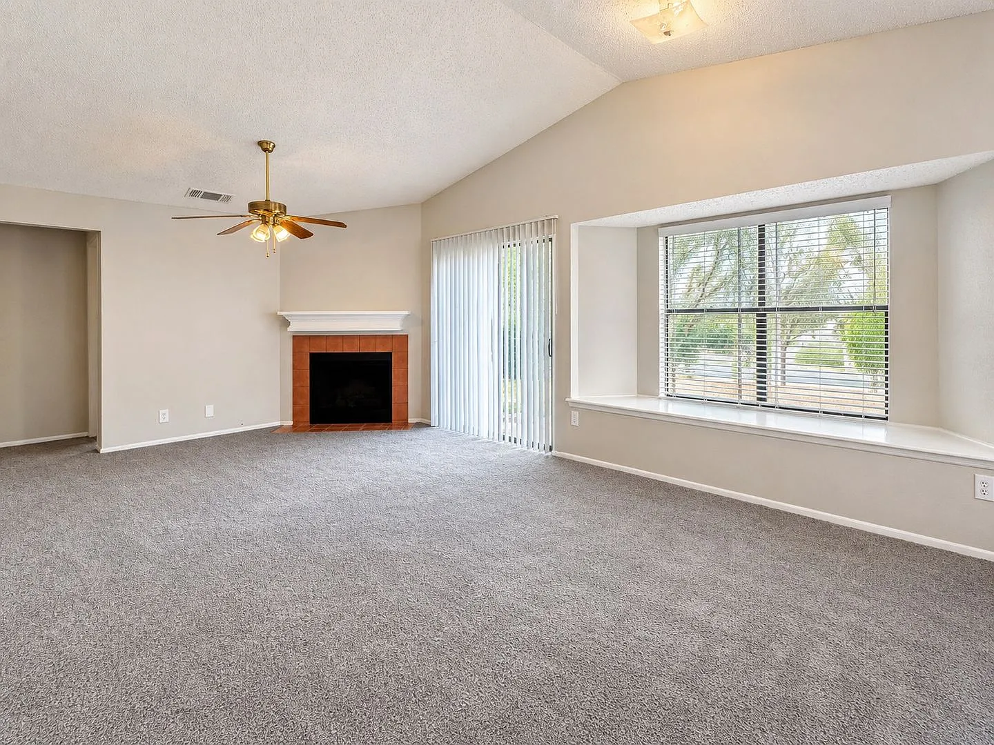 Charming one-story home in San Antonio's 78250 area featuring 3 bedrooms, 2 bathrooms, an attache... — Photo 4