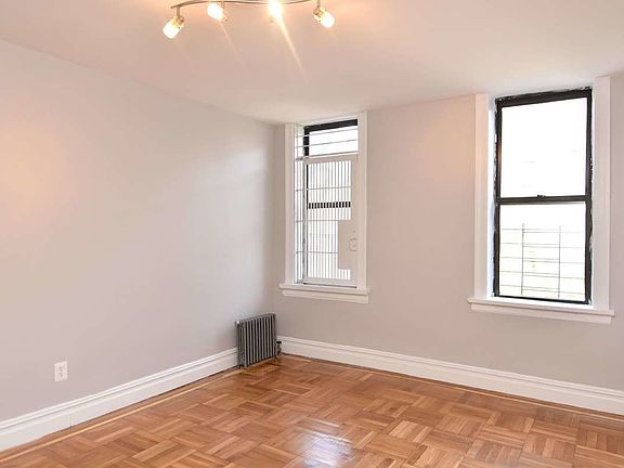 3rd image of 79 Saint Nicholas Pl APT 2B