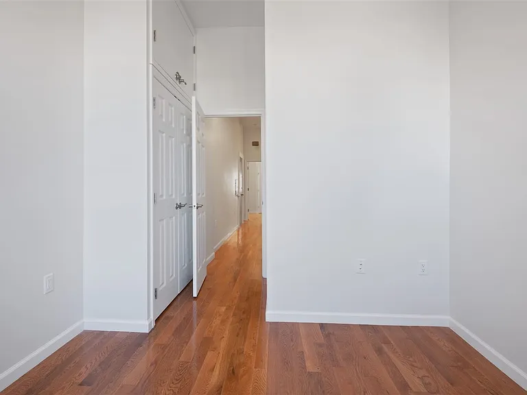 145 Brunswick St #1R — Photo 8