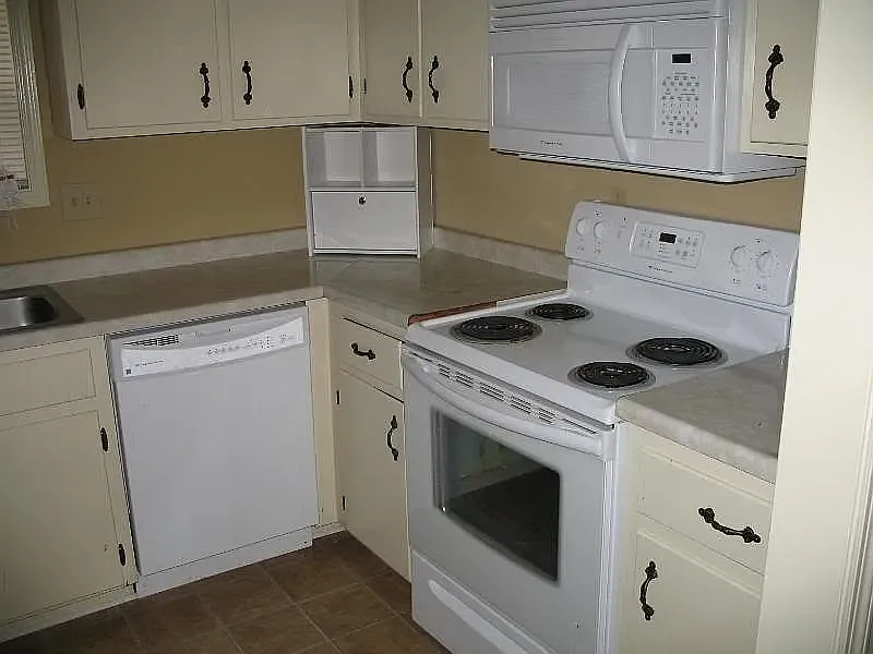 2 bed, 1200 sqft, $1,150 — Photo 2