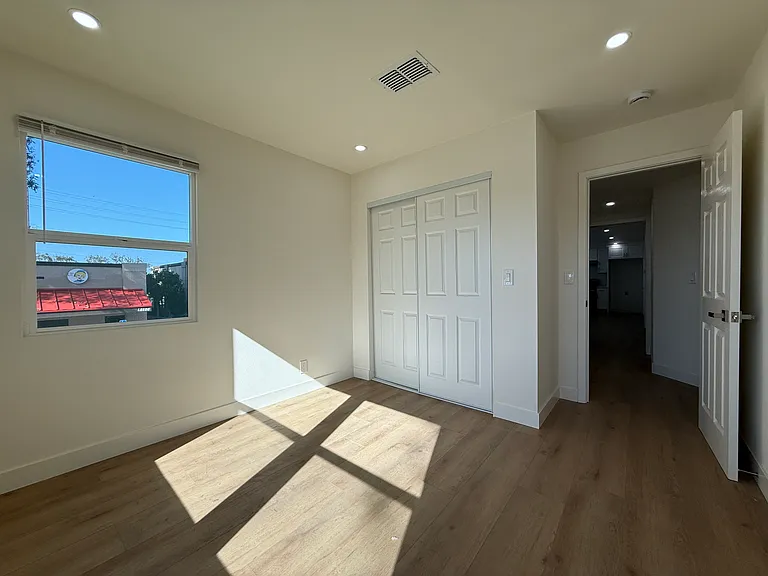 2465 Torrance Blvd — Photo 23