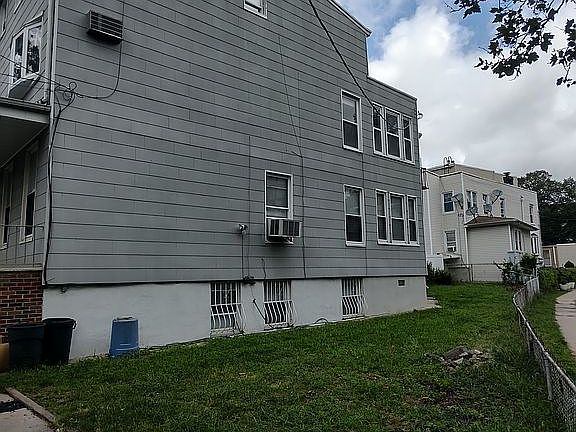 4th image of 56 Waverly St